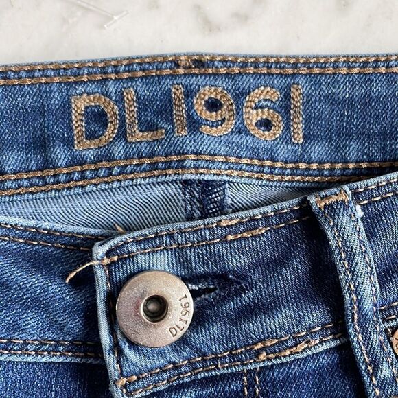 DL1961 Angel Mid Rise Cigarette Jeans - Picture 3 of 9